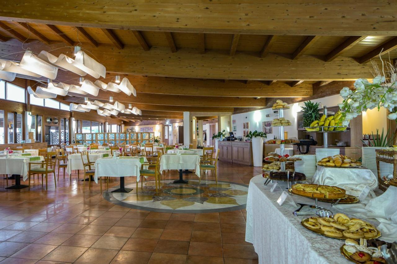 Golf Residenza Aparthotel Peschiera del Garda Exterior photo