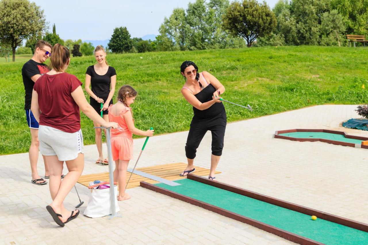 Golf Residenza Aparthotel Peschiera del Garda Exterior photo
